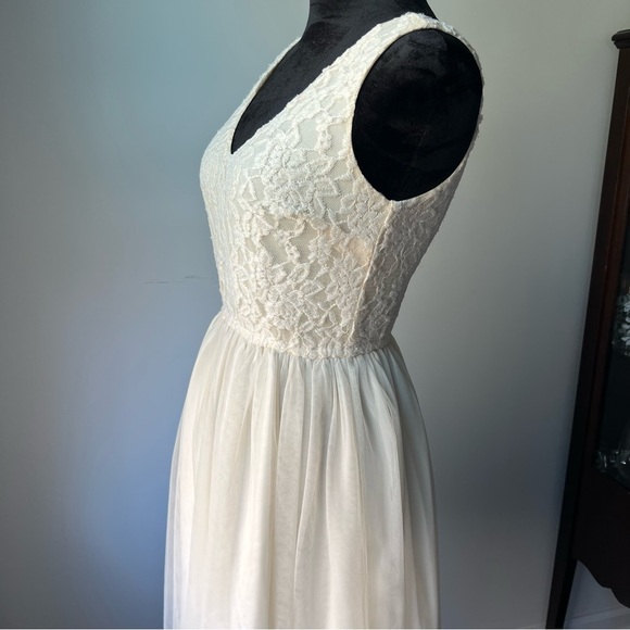 Forever 21 Cream Sleeveless Dress - Picture 2 of 7